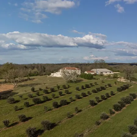 Aux Truffes De Combecave Bed & Breakfast