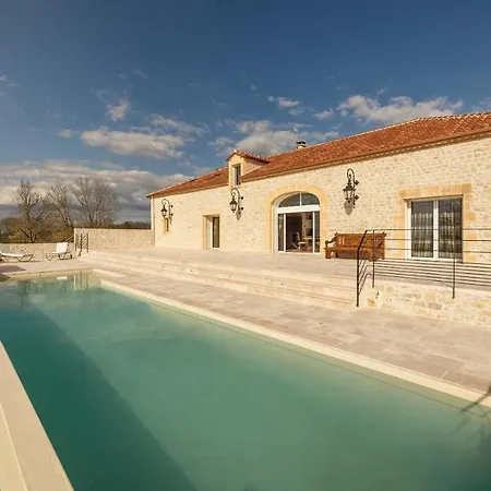 Aux Truffes De Combecave Bed & Breakfast *