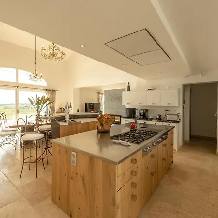 Aux Truffes De Combecave Bed & Breakfast