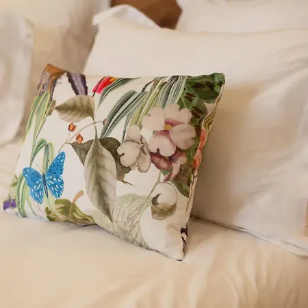 Aux Truffes De Combecave Bed & Breakfast *