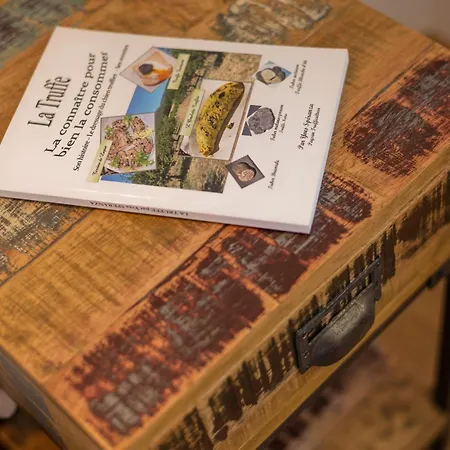 Aux Truffes De Combecave Bed & Breakfast