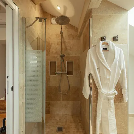 Aux Truffes De Combecave Bed & Breakfast *